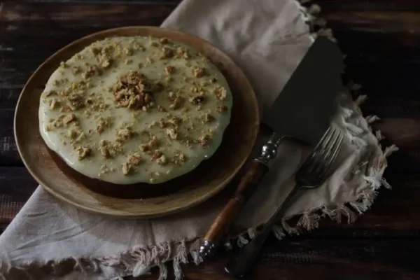 Whole Wheat Carrot And Coconut Cake / www.quichentell.com