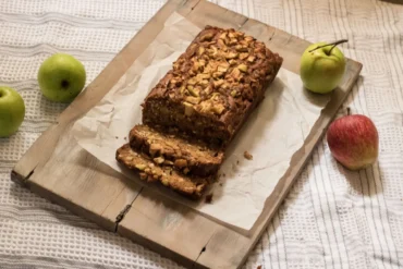 Whole Wheat Apple Cinnamon Bread / www.quichentell.com